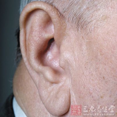 长寿老人的耳朵有3个特征，你有吗？