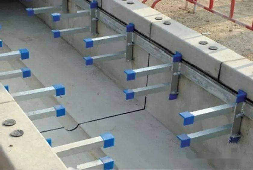 ➤电气桥架和槽盒安装实例解析关键工序的质量控制