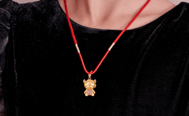星雅轩珠宝——黄金十二生肖吊坠的佩戴方法！